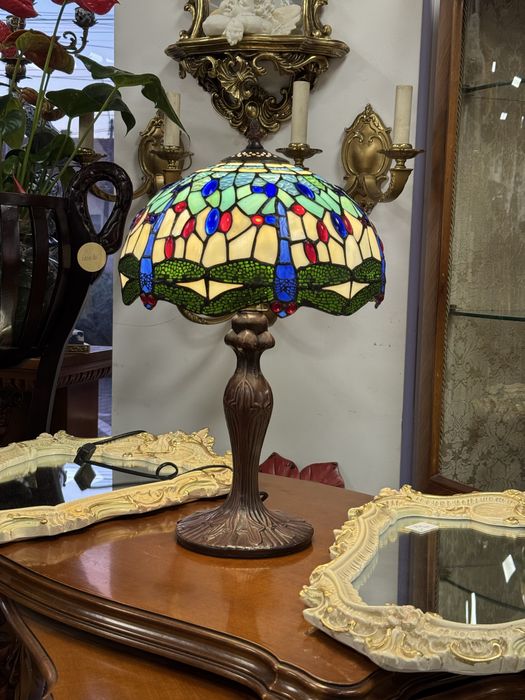 Lampa deosebita stil tiffany cu picior din metal