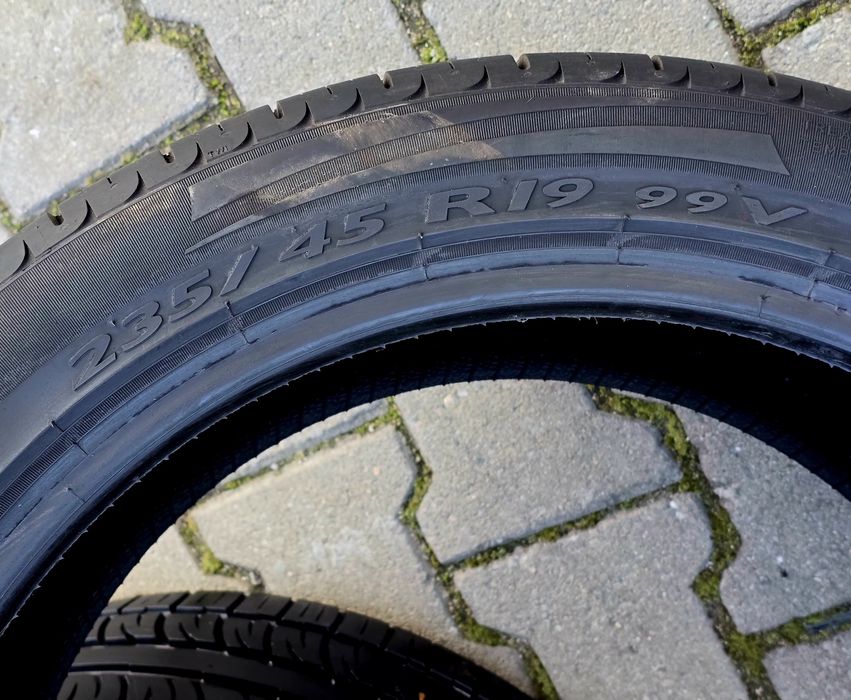 235 45 19 Pirelli