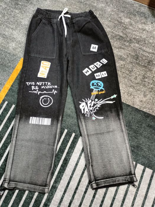 Новые классные, современные джинсы .