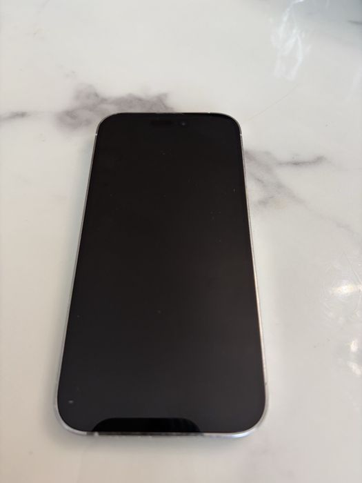 Продавам айфон 14 pro,silver,128 GB,на 3 години,отлично състояние
