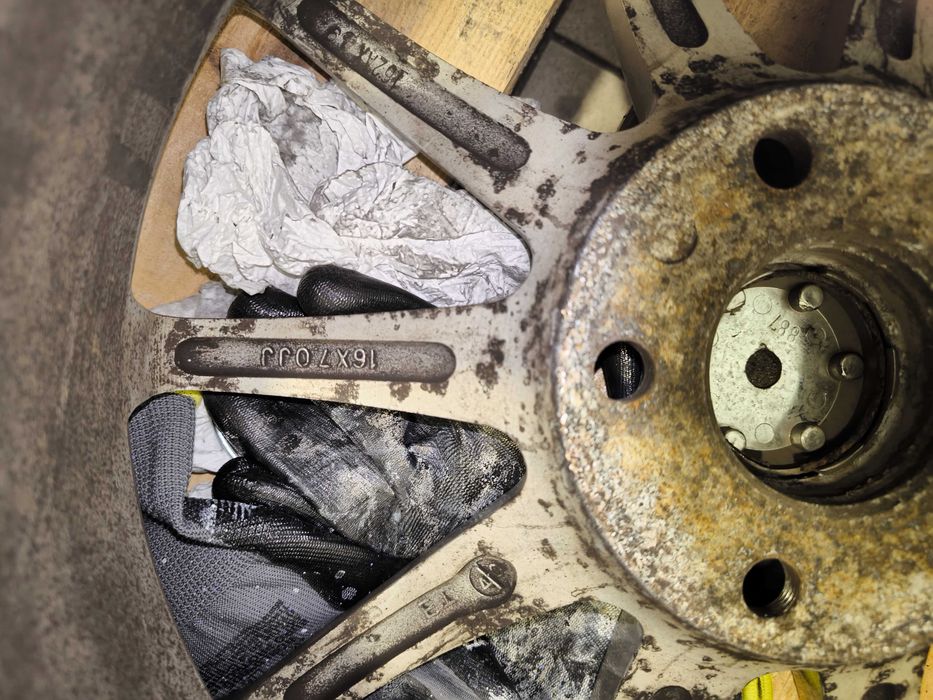 4 Джанти 16 цола, свалени са от Ауди B8