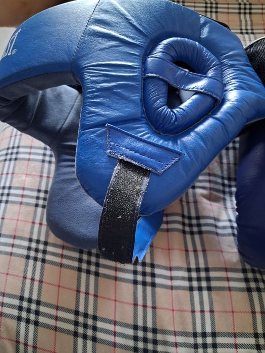 Продам шлем,перчатки