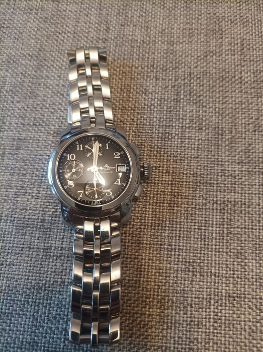 Продавам швейцарски автоматичен хронограф Baume & Mercier
