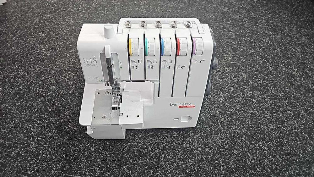Швейная машинка Bernette b48 Funlock