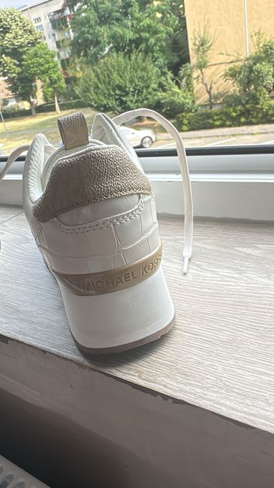 Adidasi