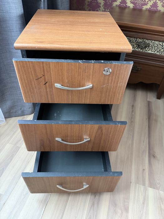 Тумба на колесиках