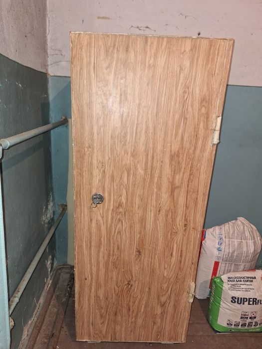 Продам сейф металлический.