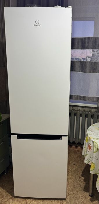 Холодильник INDESIT