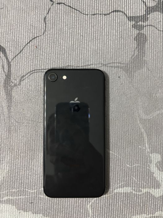 Срочно продам айфон 8