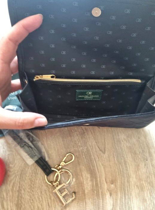 Черна раница и портмоне