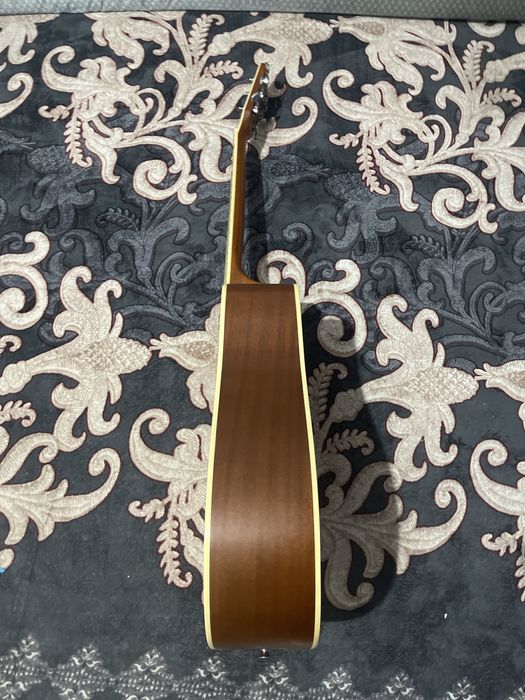 очень отличная гитара