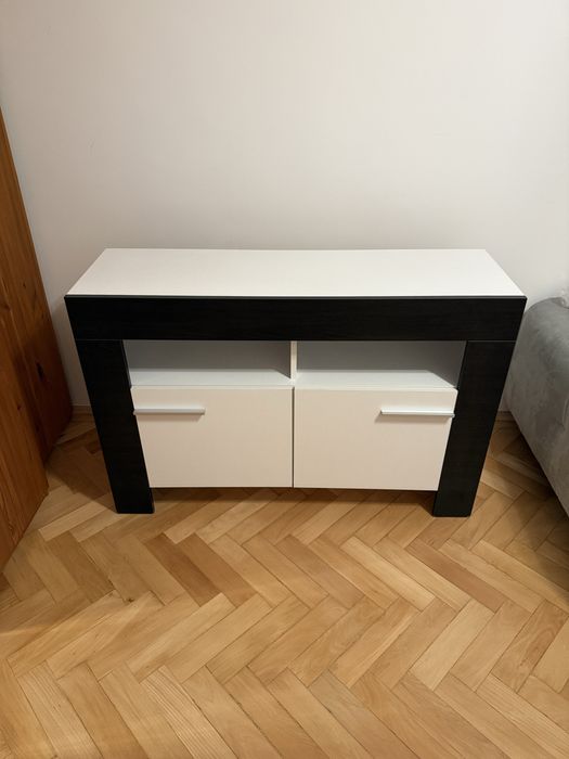 Comoda TV alba, contur negru