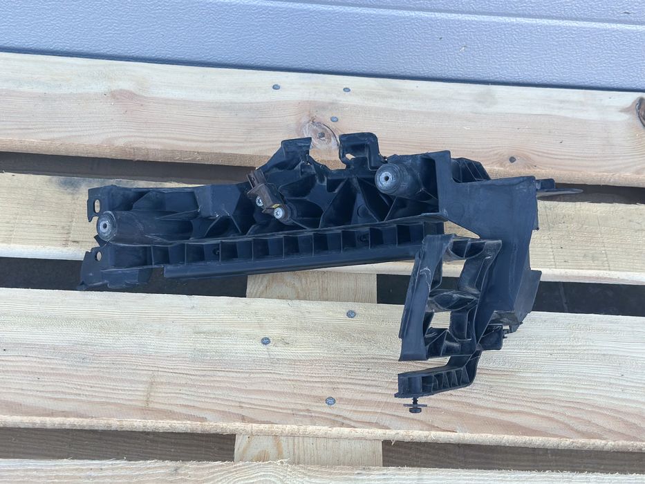 Стойка фар AUDI Q5 SQ5 8R0805608