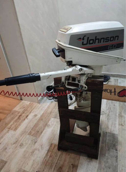 Надуваема лодка с твърдо дъно и мотор Johnson 6 к.с. и сонар Garmin