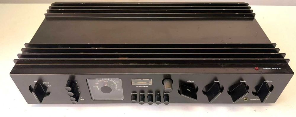 Statie Amplificator cu Radio Sonab R 4000 – Sunet Suedez de Excepție