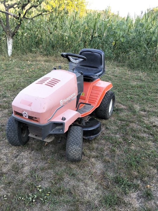 Tractoraș de gazon Husqvarna