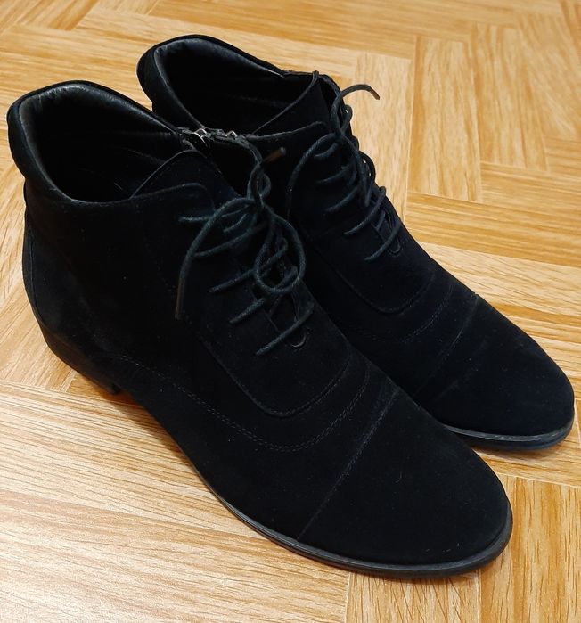 Женские кроссовки и ботинки