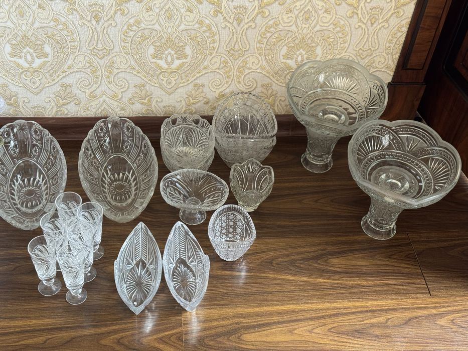 Xrustal idishlarimi sotaman hech qayeri urunmagan uchmagan