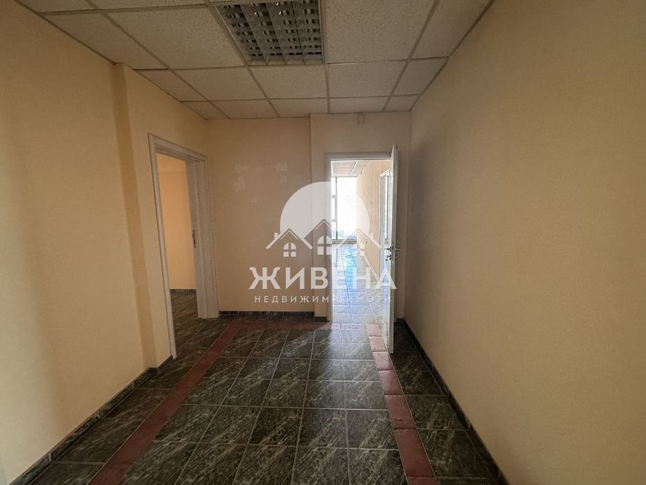 Продава офис до Червен площад, площ 136 кв.м