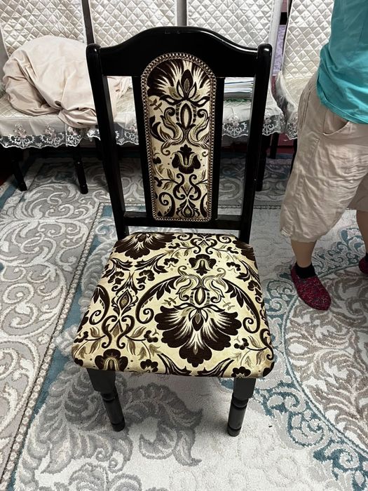 стол деревянный  200к