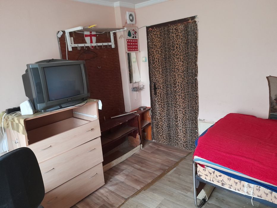 Дава се под наем Едностаен апартамент в Шумен, Болницата - 36 кв.м за 153 € - Снимка #2