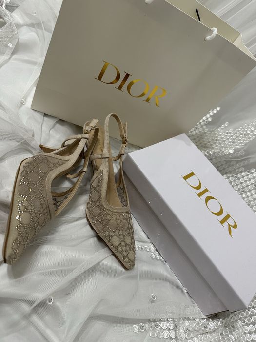 Кристиан диор, размер 38. Размерга размер. Янги.