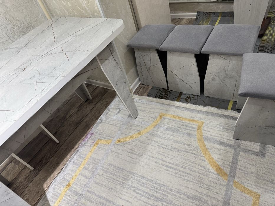 Стол и стуля кухный