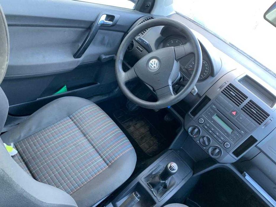 Dezmembrez Volkswagen Polo 6N/9N/1.2/1.4/AWY/AUA/usa/haion/interior/jante/usa/portbagaj/motor/cutie/volan