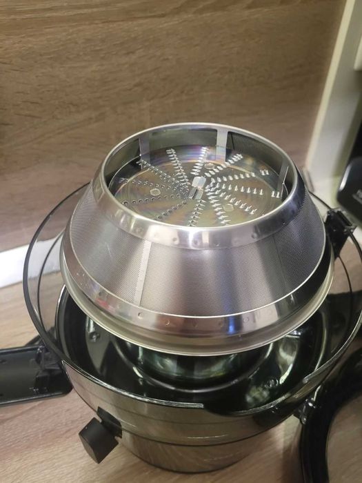Сокоизтисквачка Philips HR1855/70 черна, отлично състояние