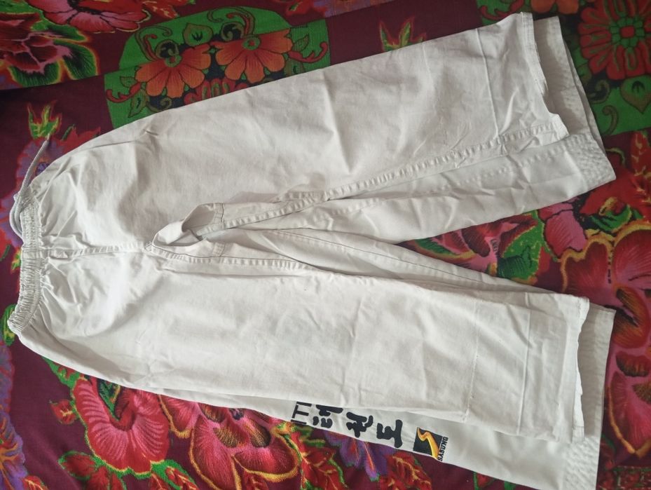 Продам Кимано с 2 штанами, 4000 тг.