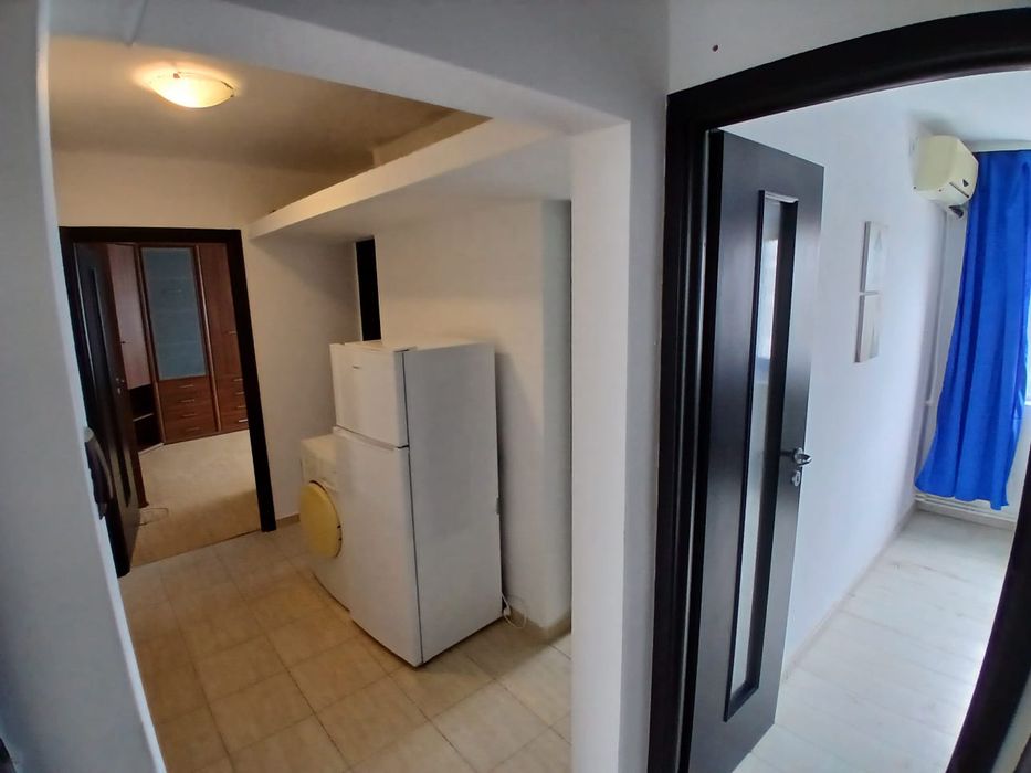 Inchiriez apartament 3 camere zona Milcov.