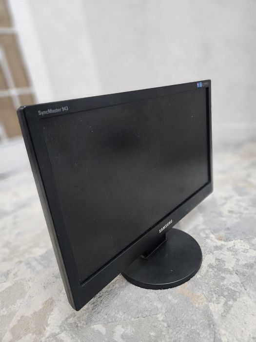 Монитор Samsung не большой