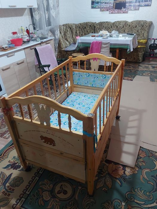 Продам манеж из дерево