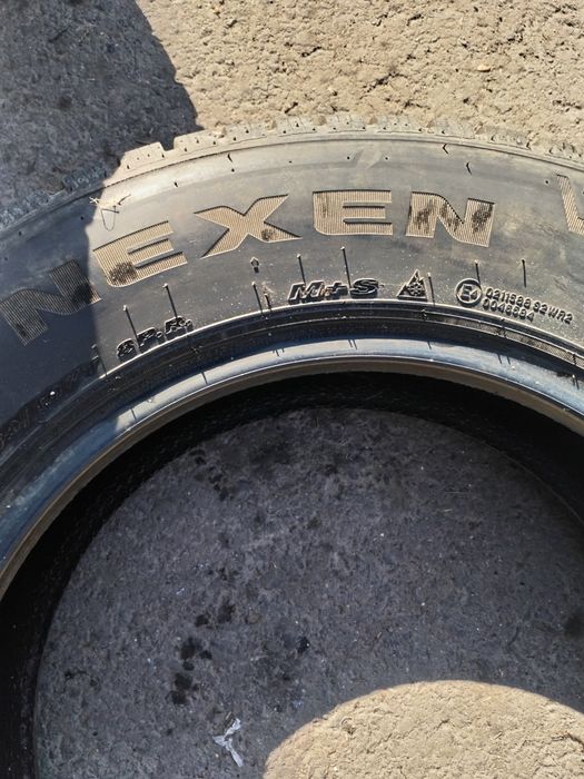 Vând anvelope Allseason Nexen 215 65 16C