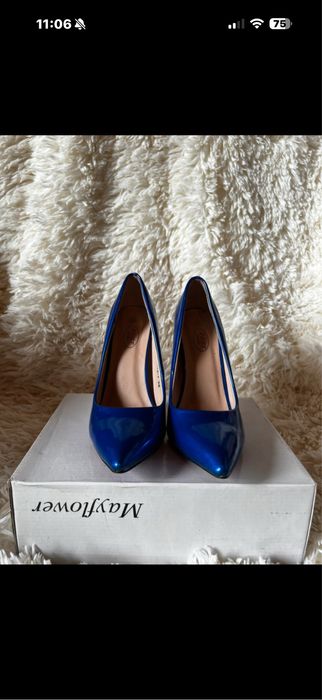 Pantofi cu toc subtire