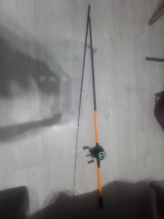 Продам спиннинг срочно