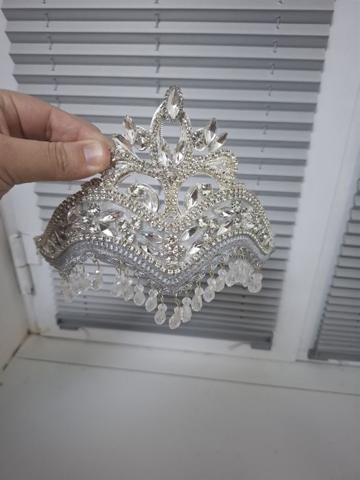 Диадема, Карона, Абадок, Кош