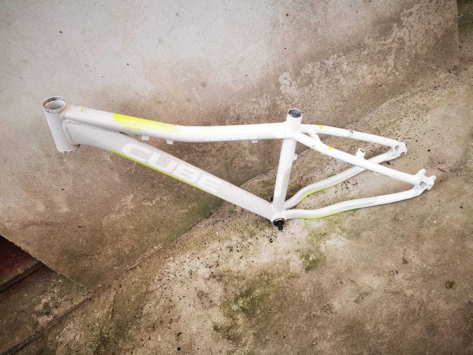 Vand ghidon MTB 720mm; cadru MTB 15 inch; pipa si manere spuma