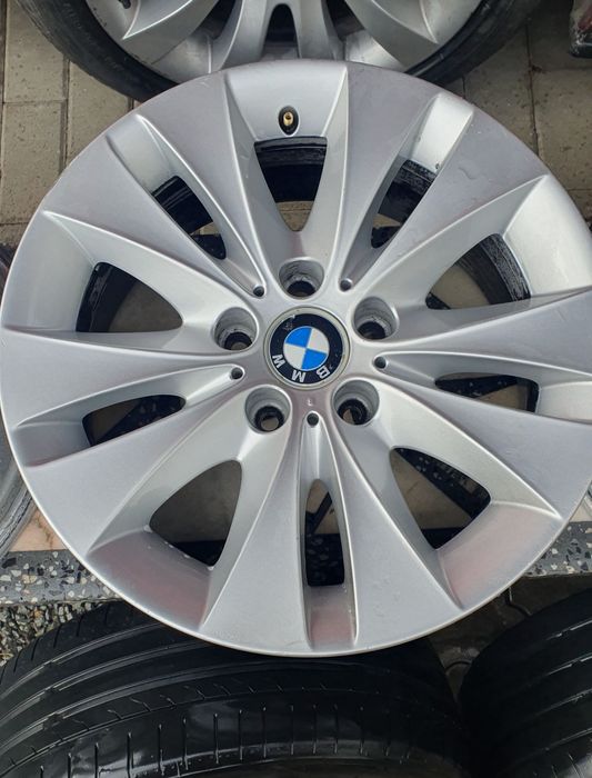Jante BMW R17 cu două anvelope