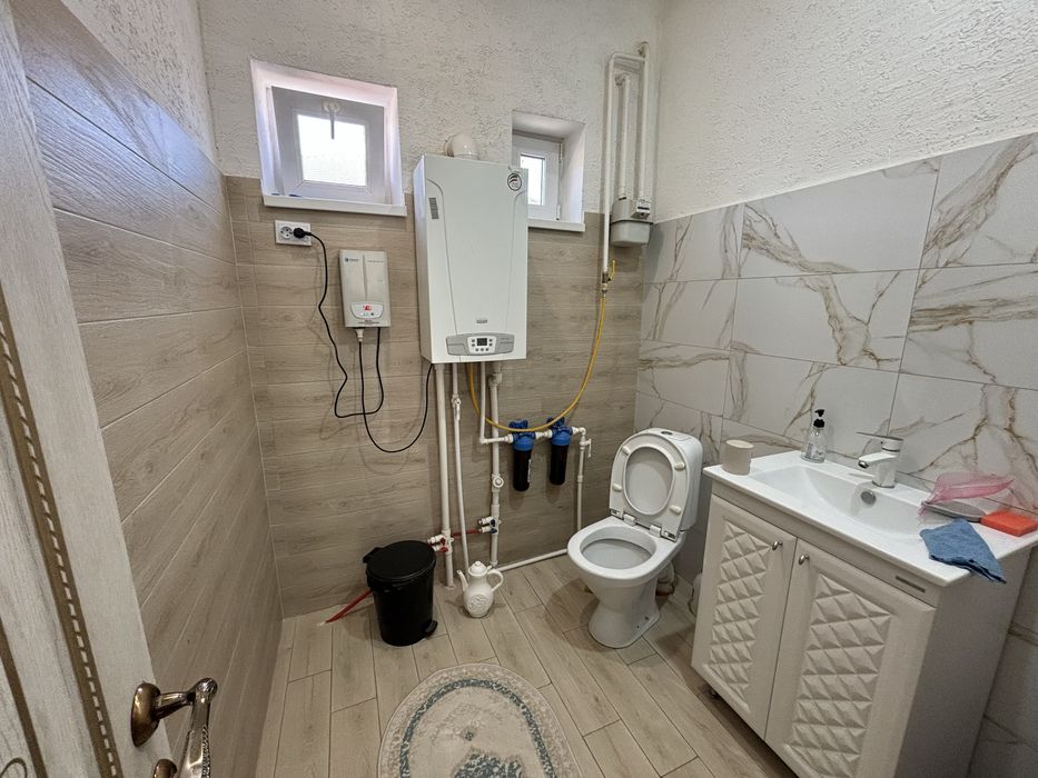 Продам во дворе 2дома.Старый аэропорт