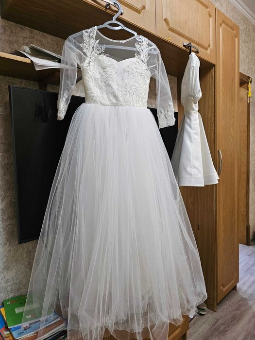 Продам очень нарядное платье. Одели 1 раз.