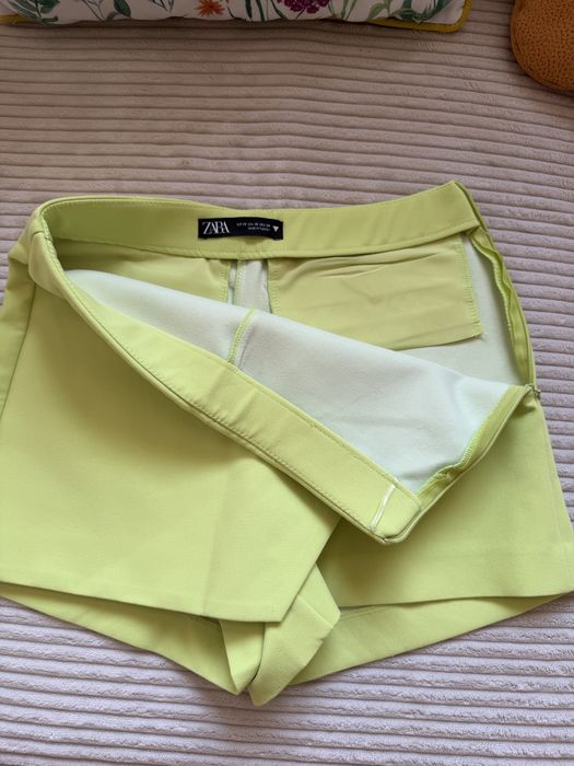 Къси панталонки Zara