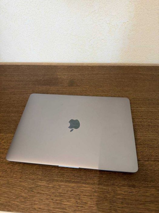 MacBook Pro 13 (A1989 | i5 | 8GB | 256GB SSD | Touch Bar )