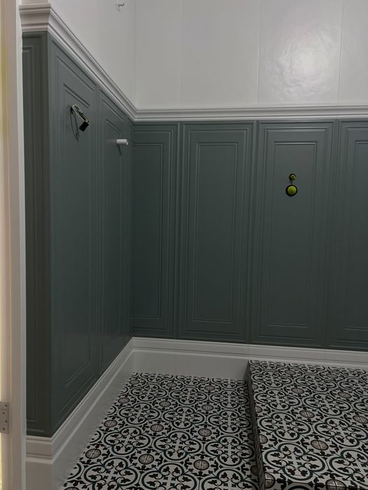 Плиточник, кафельщик.