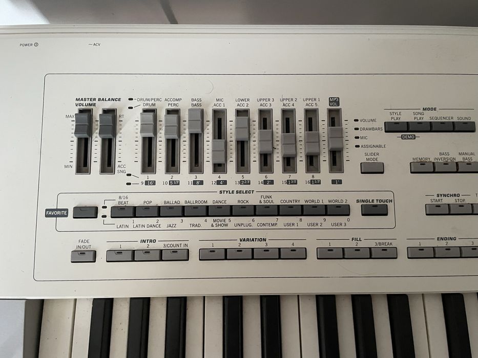 Korg pa 2 x pro in stare buma de functionare,sa cantat foarte putin