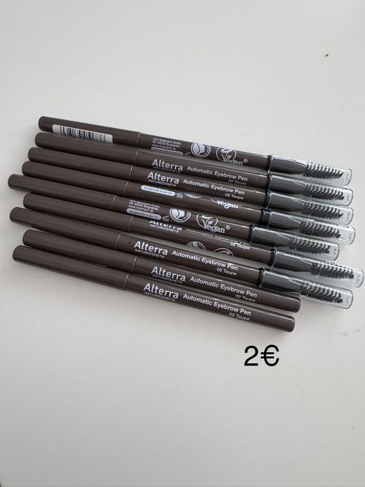 Моливи за очи вежди и устни