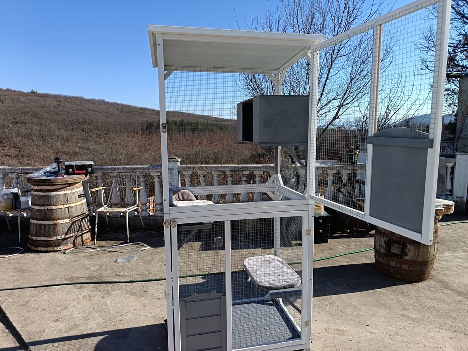 Котешко дърво клетка на колела