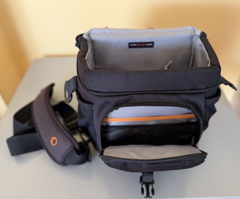 Чанта за фотоапарат Lowepro Nova 170 AW