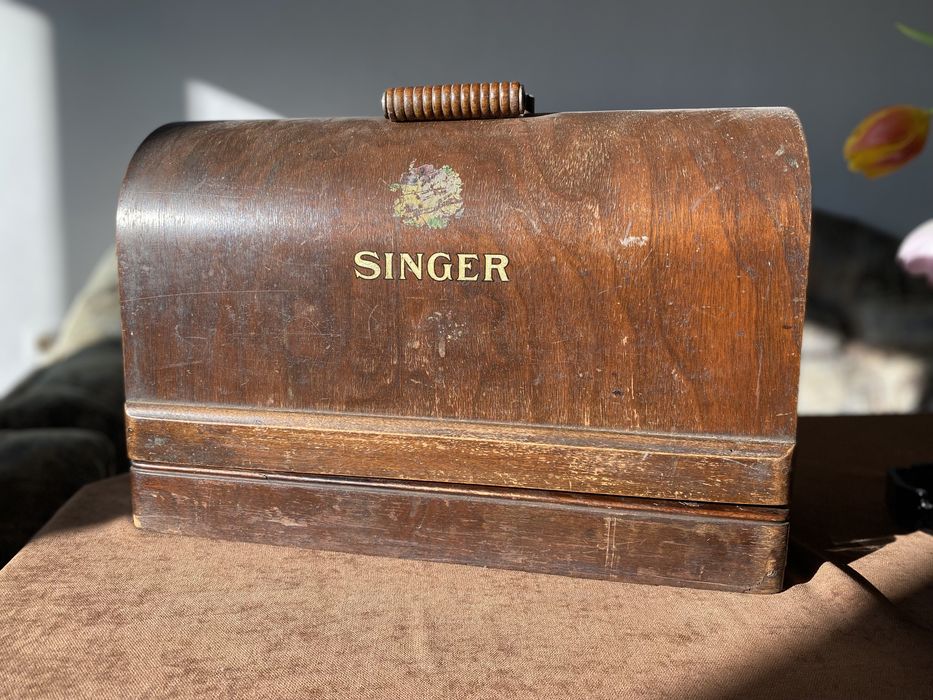Антична шевна машина Singer