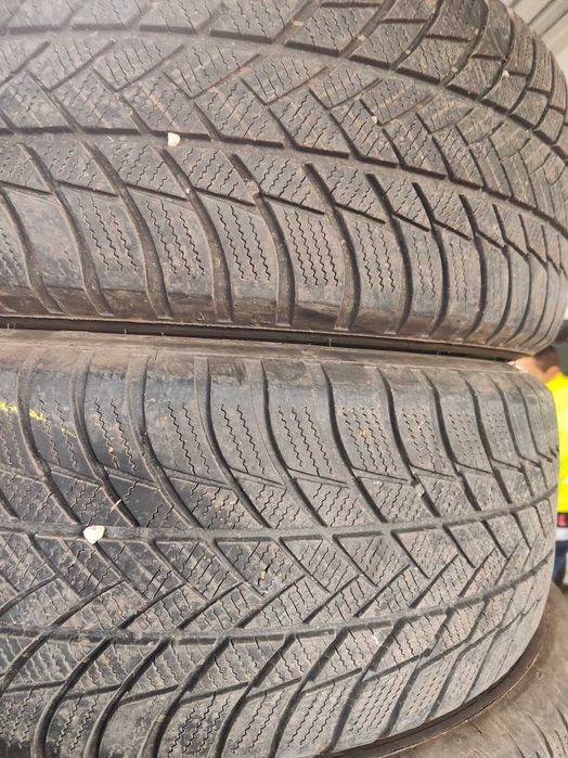 2бр.зимни гуми 225/60/17 Bridgestone